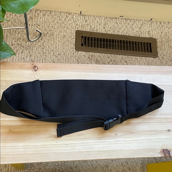 NEW Free People Movement Fast And Free Running Belt Black - Picture 4 of 6